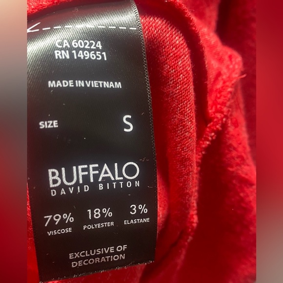 Buffalo David Bitton Super Soft High End Red HEARTS Pattern Sweater Women’s S - Picture 5 of 7